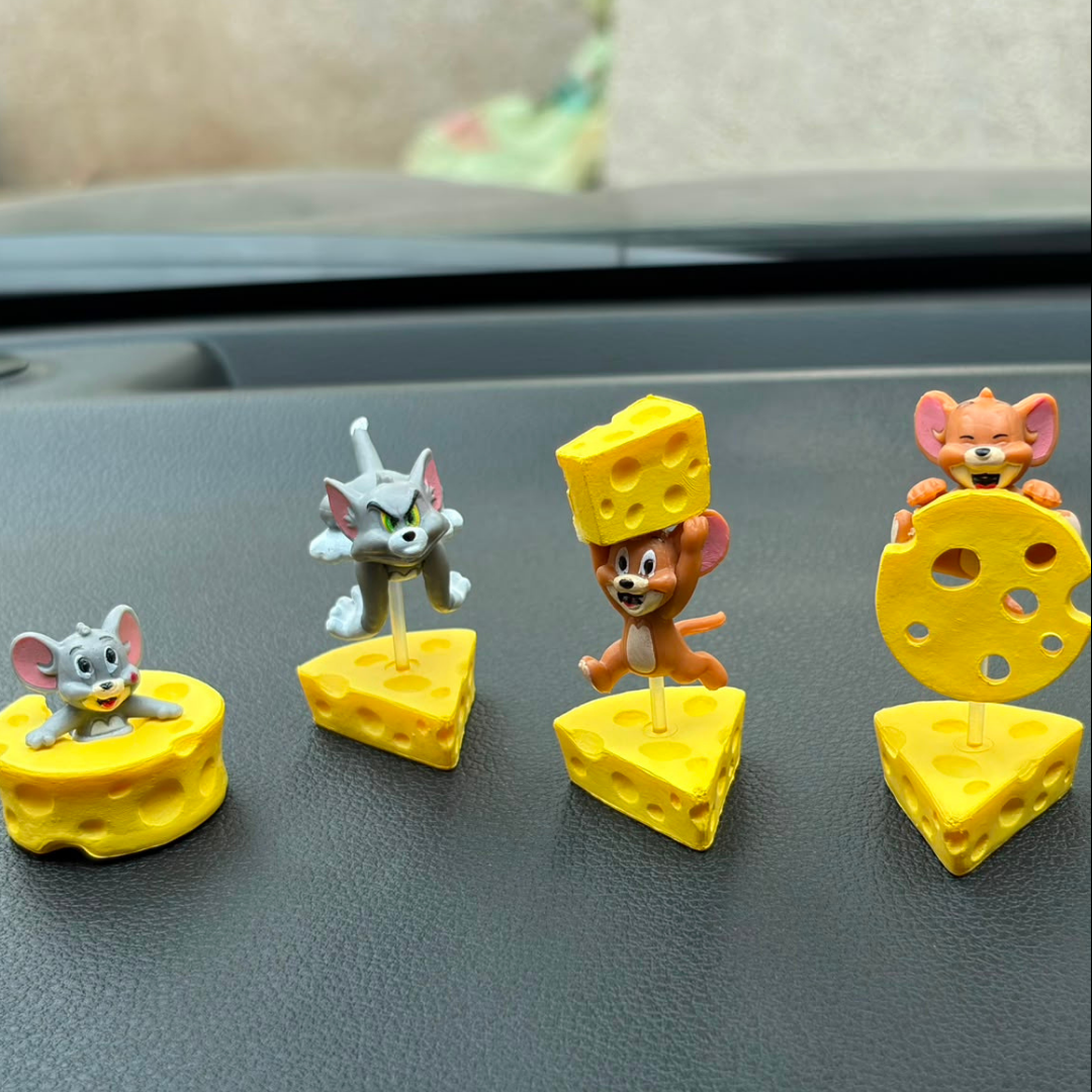 Drag-Auto Tom & Jerry Cheese Chasing Dashboard Figurines (Small) – Set of 4