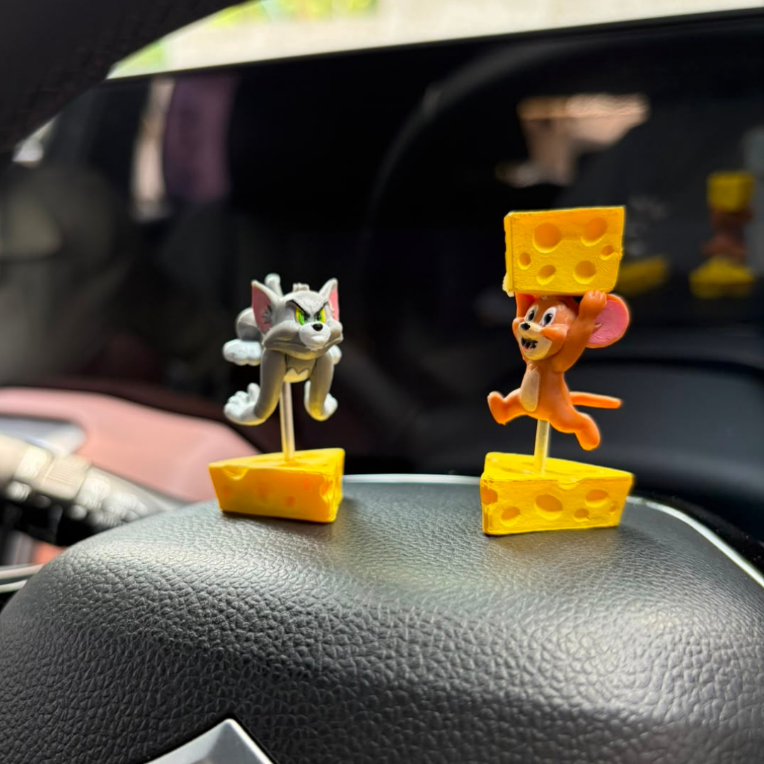Drag-Auto Tom & Jerry Cheese Chasing Dashboard Figurines (Small) – Set of 4