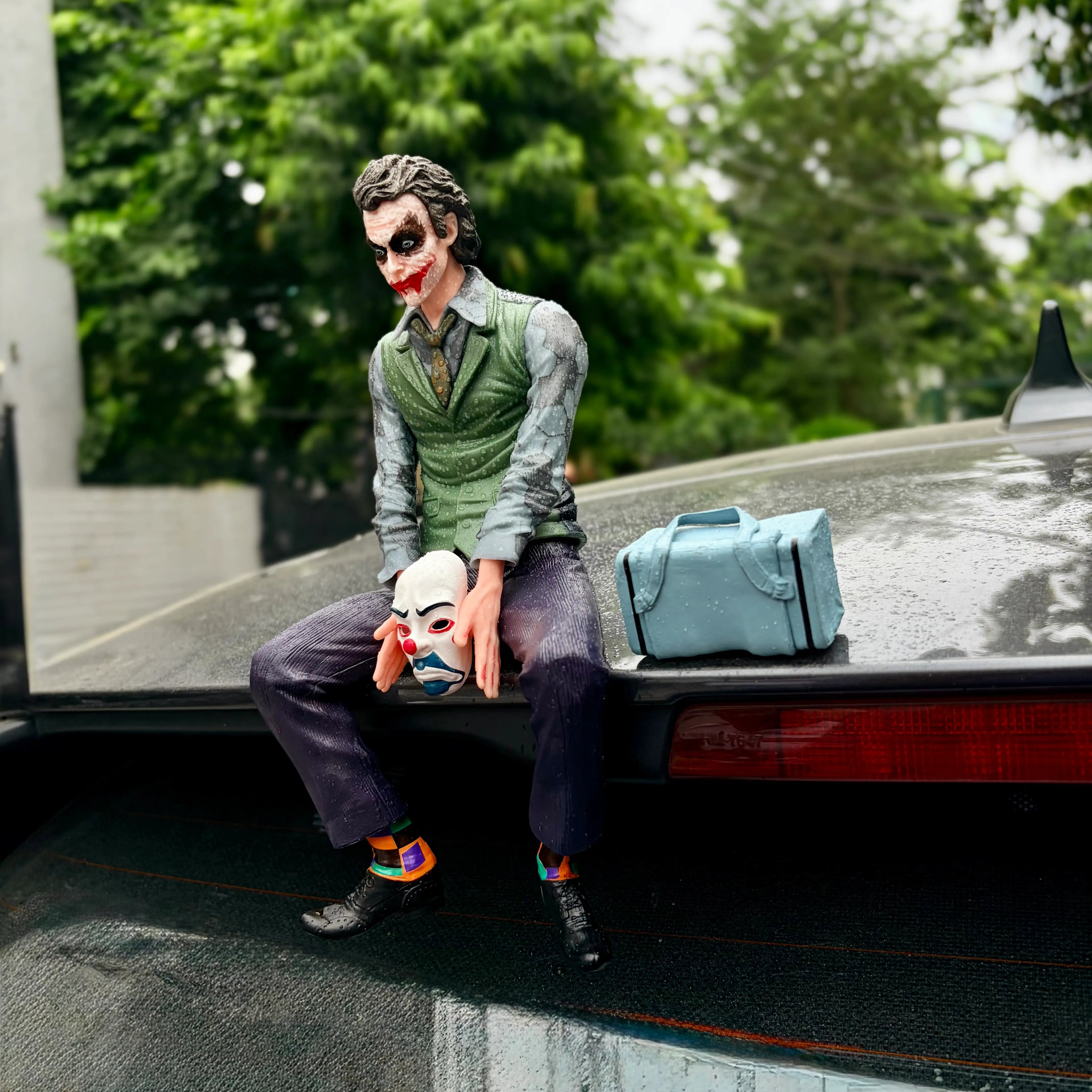 Drag-Auto Joker(Large) Action Figure with Mask, Suitcase & Base Stand | 25 cm Sitting Statue | Car & Home Decor
