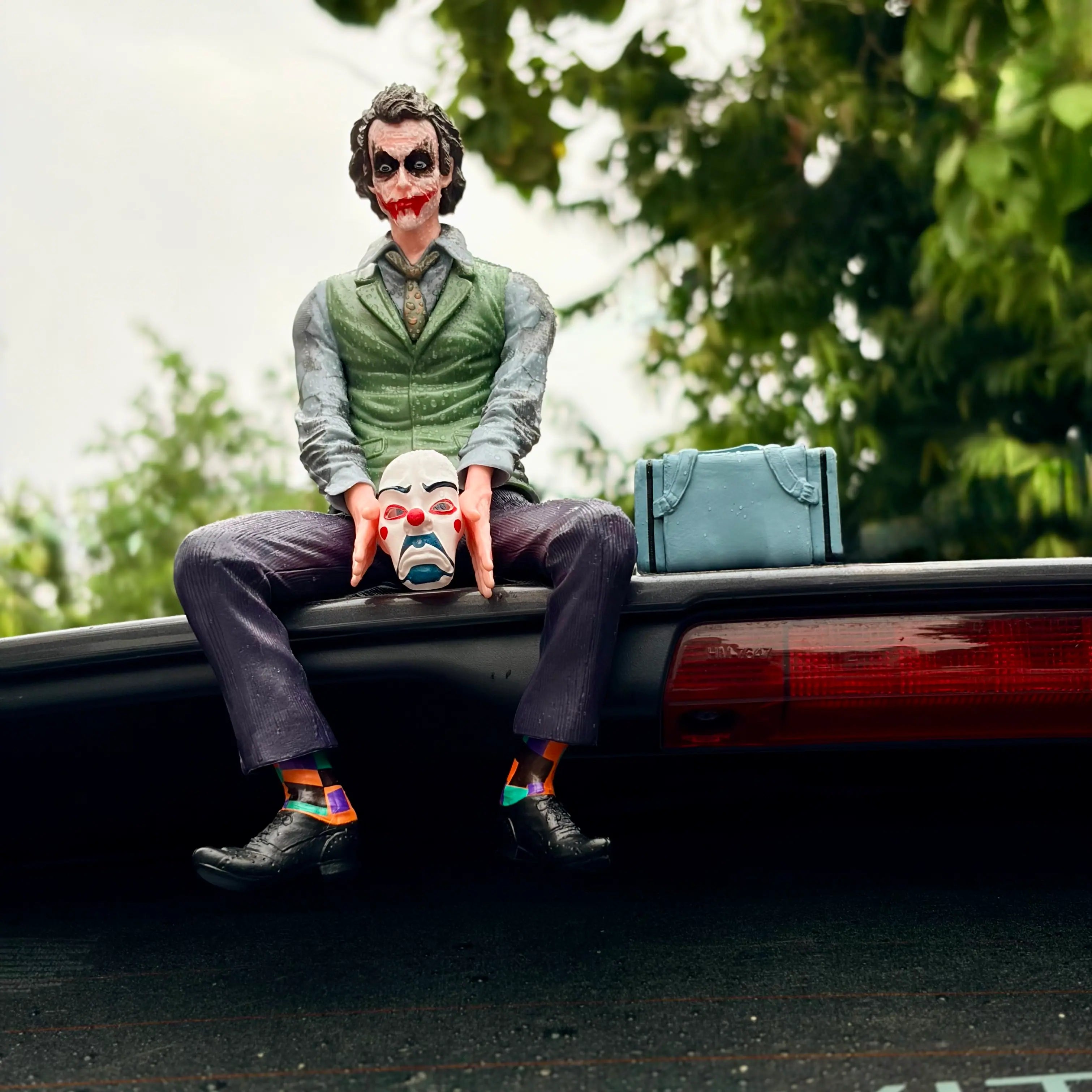 Drag-Auto Joker(Large) Action Figure with Mask, Suitcase & Base Stand | 25 cm Sitting Statue | Car & Home Decor