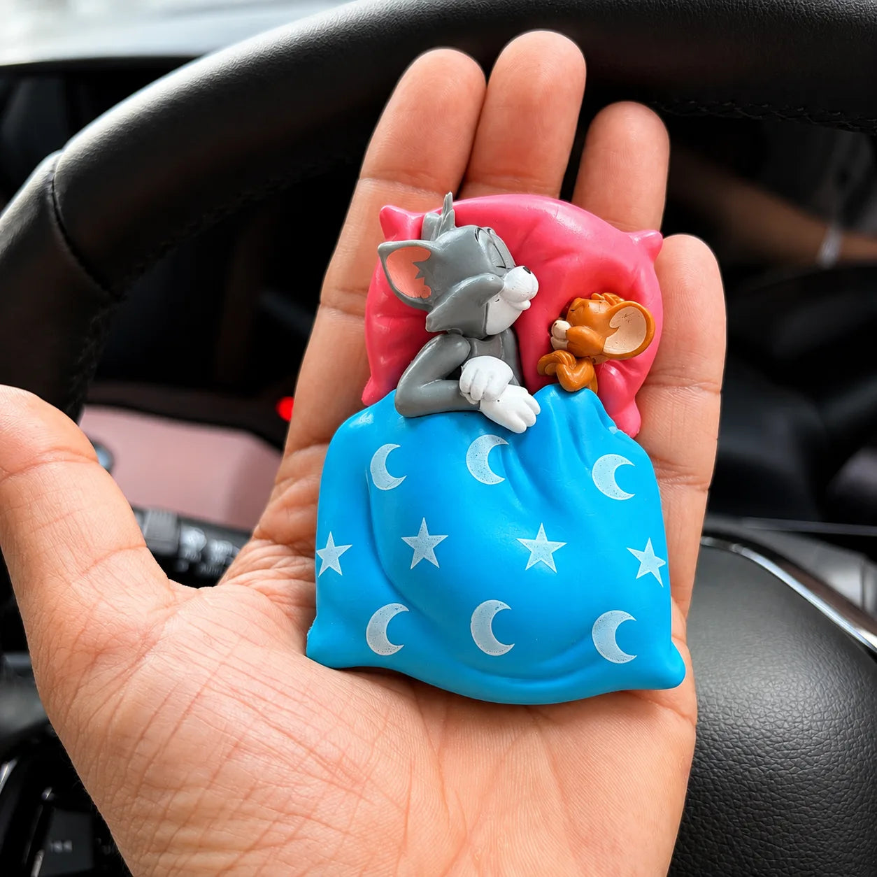 Drag-Auto Sleepy Tom & Jerry Dashboard Figurine