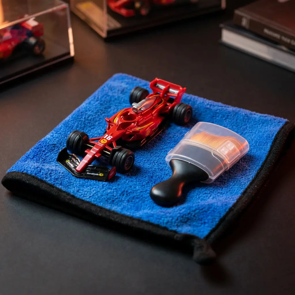 Red Drag Racer 1:43 + Blue 500 GSM Microfiber & Golden Brush Combo