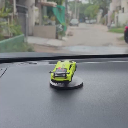 Drag-Auto 360° Rotating Dashboard Car Figurine: Neon Green