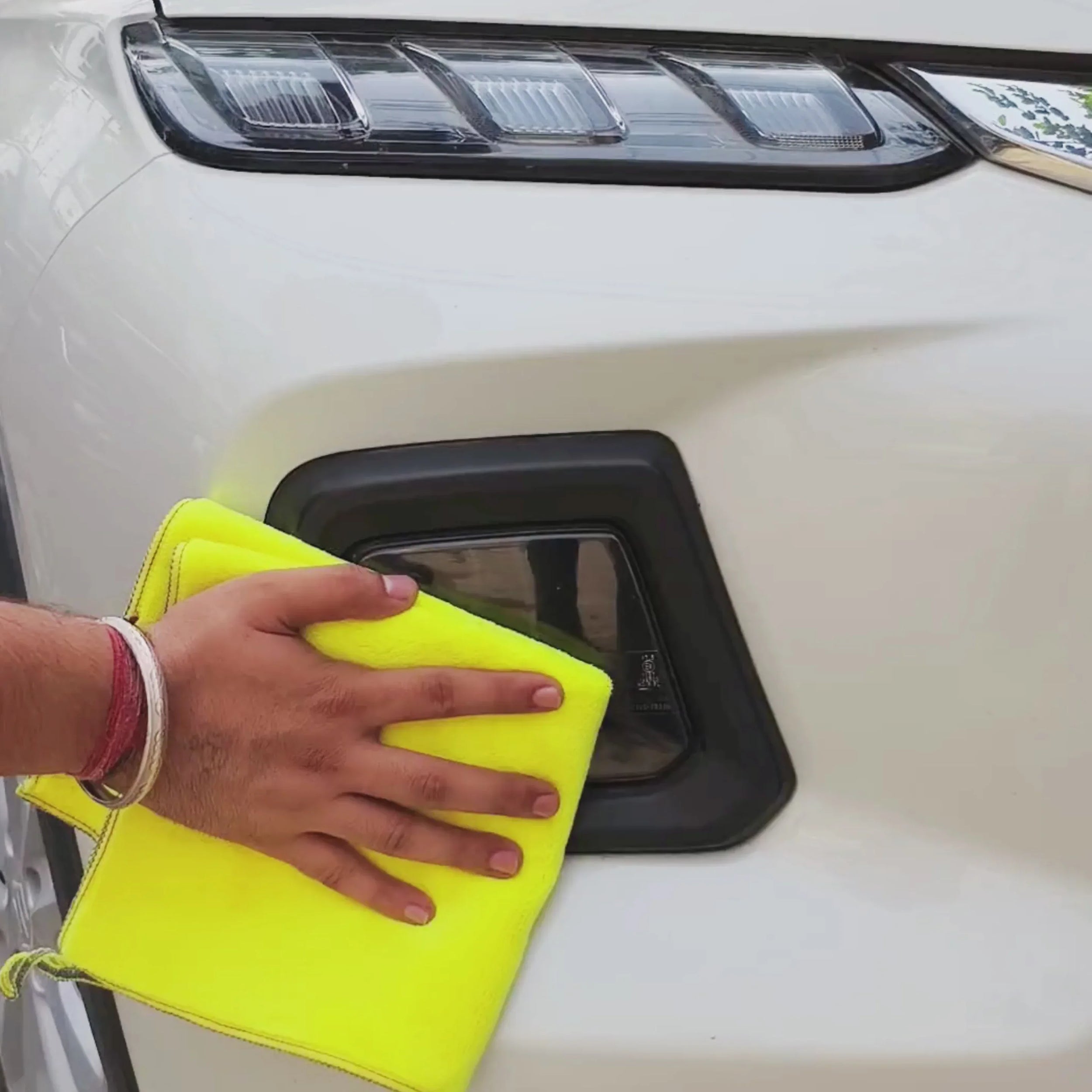 DragAuto Car Cleaning Kit (3 Pcs) - Tyre Brush, Alloy Wheel Brush, 800 GSM Microfiber Towel - Drag-Auto Accessories